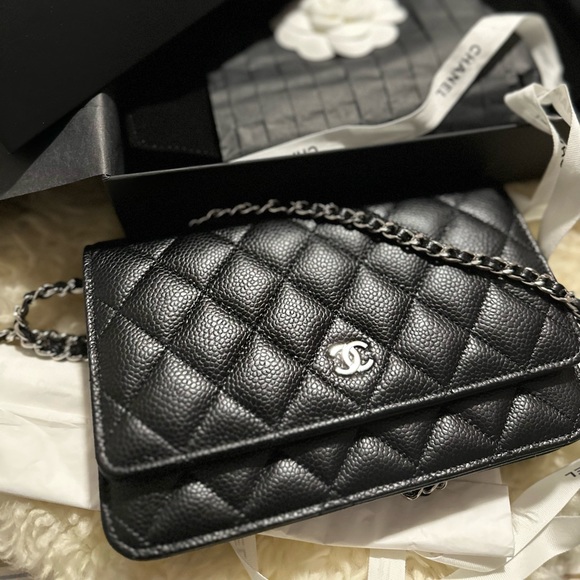 Chanel Wallet on Chain with Silver hardware - Picture 2 of 4